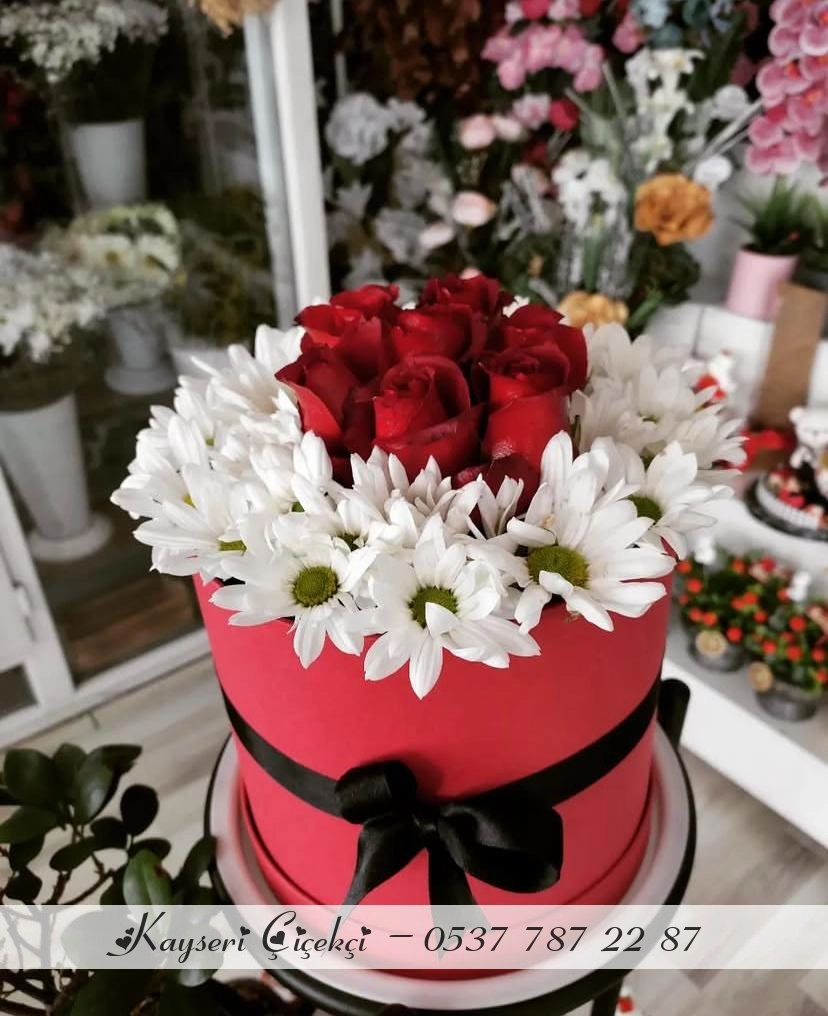 7 Güllü Papatyalı Kutu 