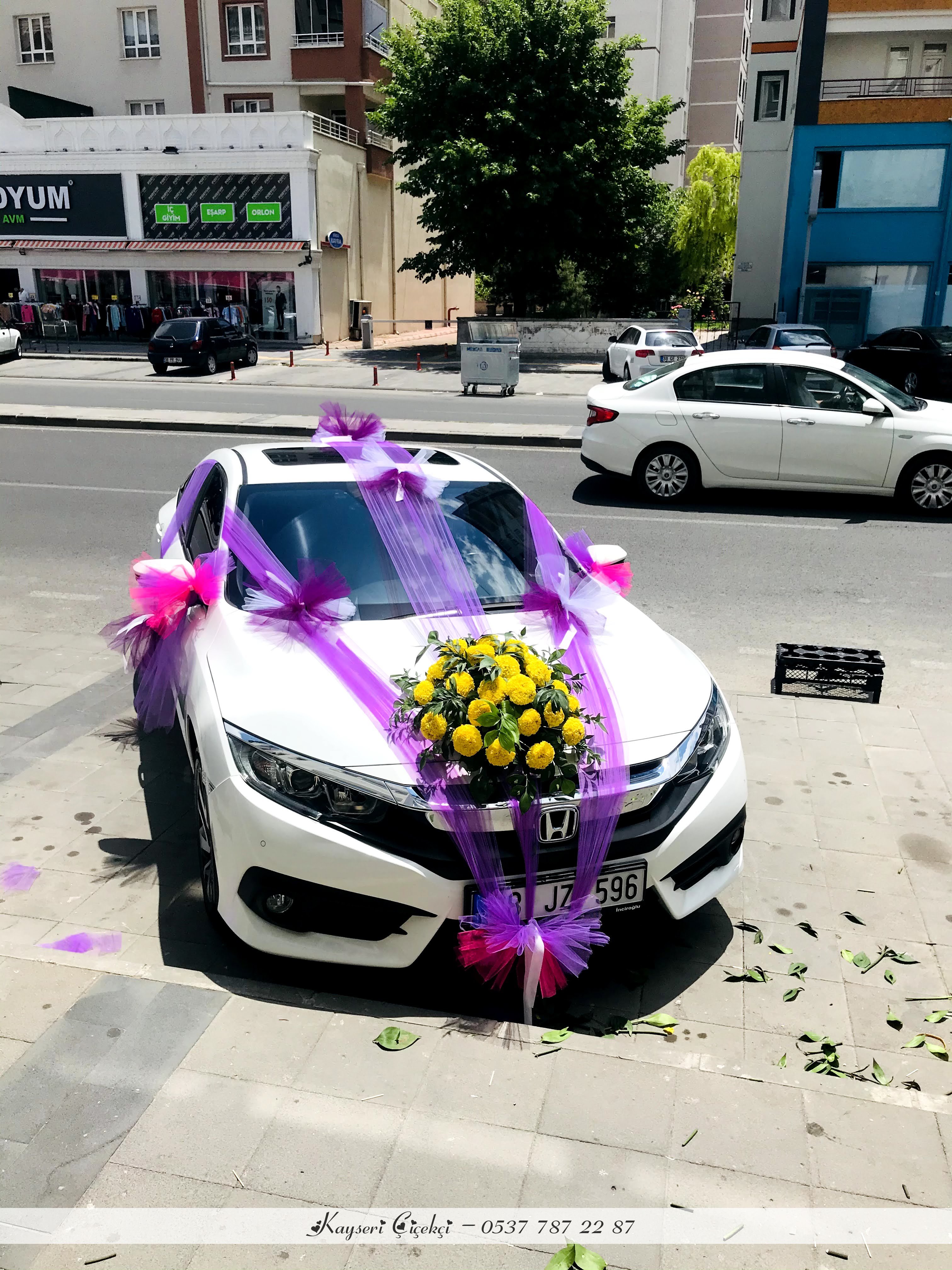 Çiçek Ve Tüllü Araç Süsü