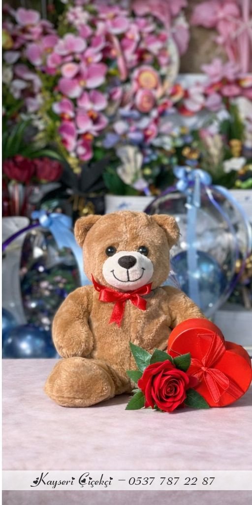 Kahverengi Peluş Ayıcık Kalpli Çikolata  Ve Kırmızı Gül Hediyeli (Yapay Gül )