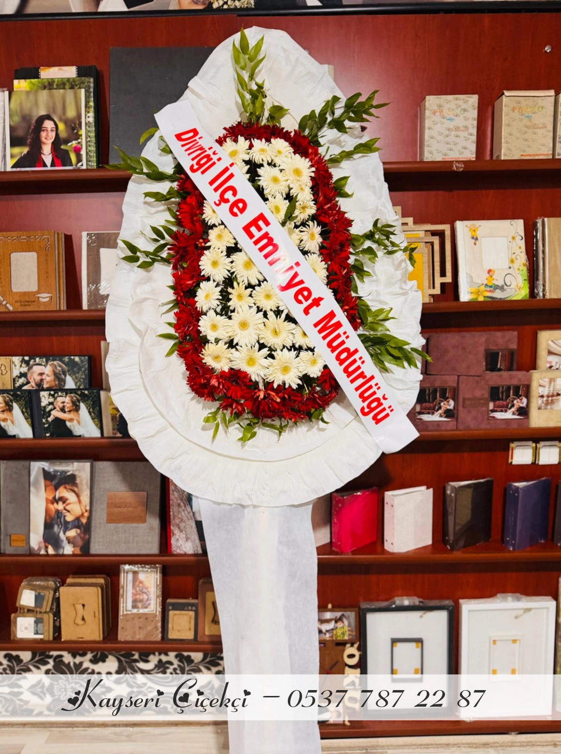 Kırmızı Beyaz Gerbera Çelenk