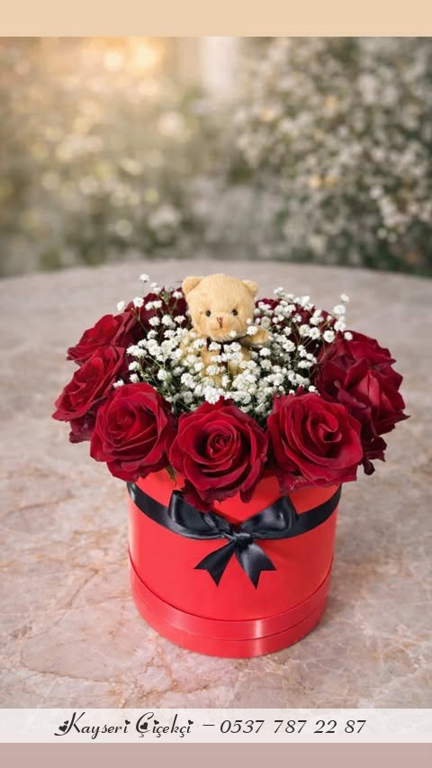 Kırmızı Kutuda 11 Güllü Cipsolu Ve Ayıcıklı Büyük Boy