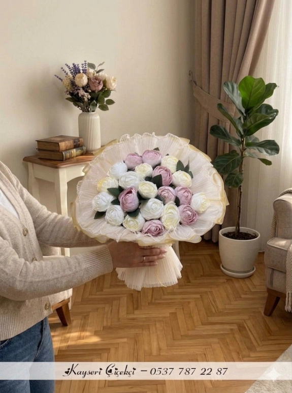 21'Li Yapay Şakayık Nişan Buketi