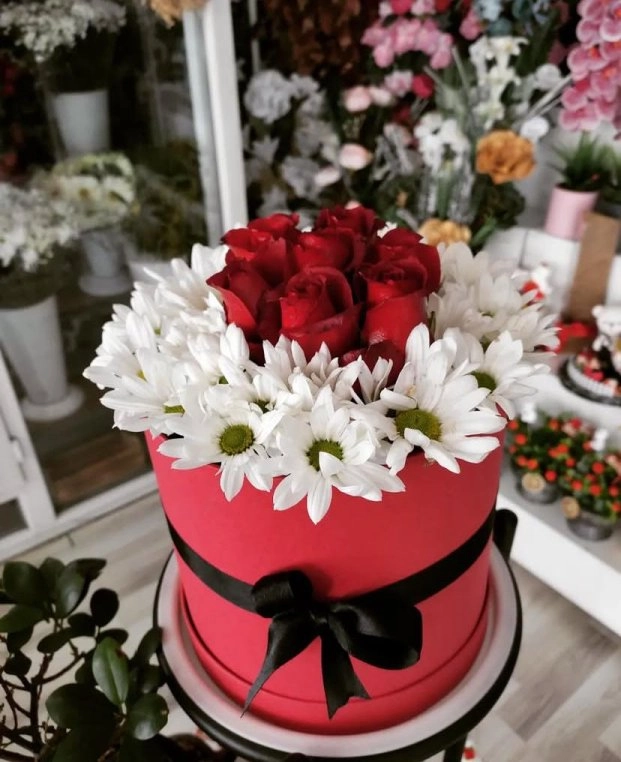 7 Güllü Papatyalı Kutu 