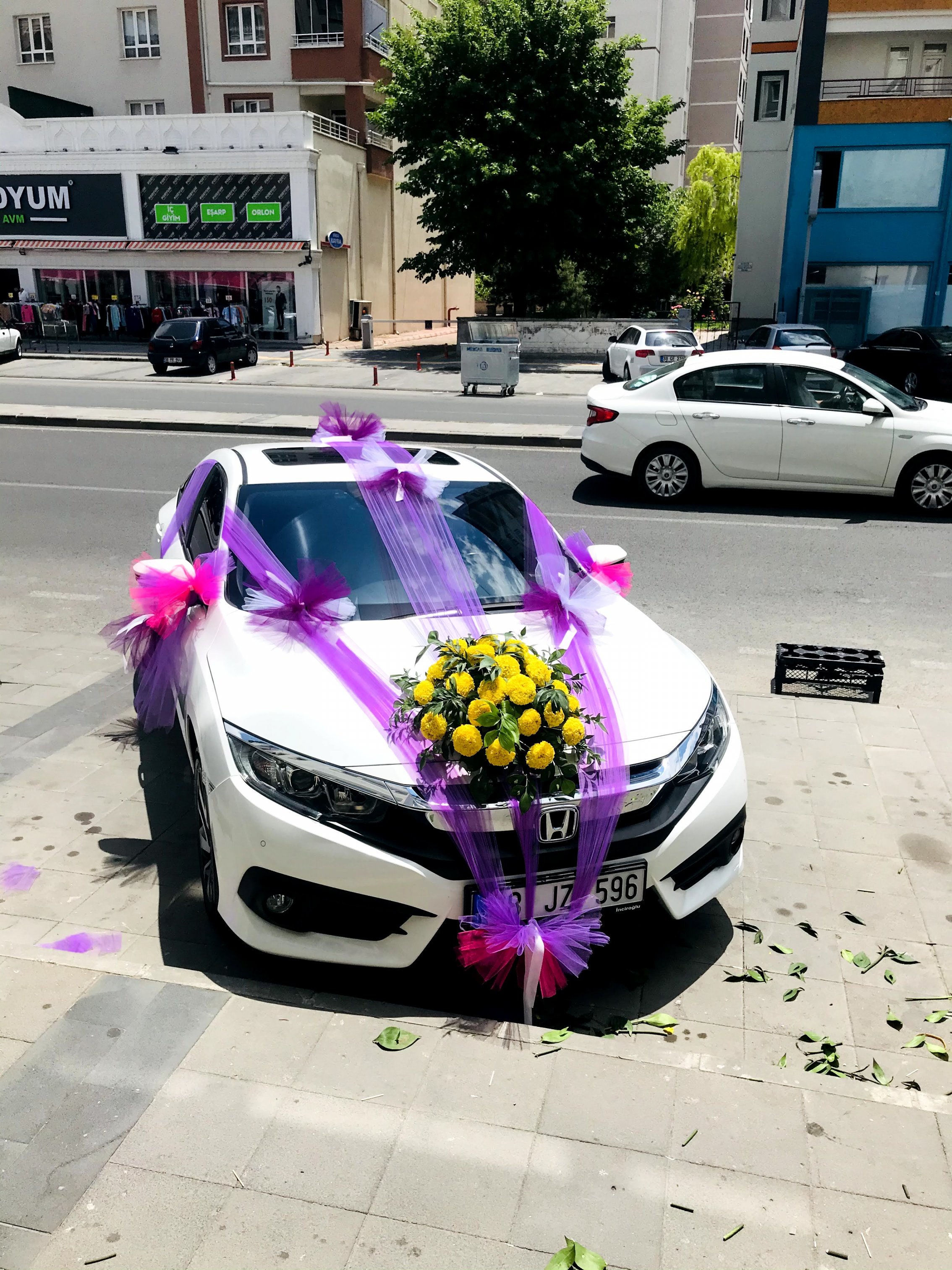 Çiçek Ve Tüllü Araç Süsü