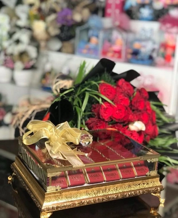 İsteme Şekerlik Ve Buketi 15 Güllü
