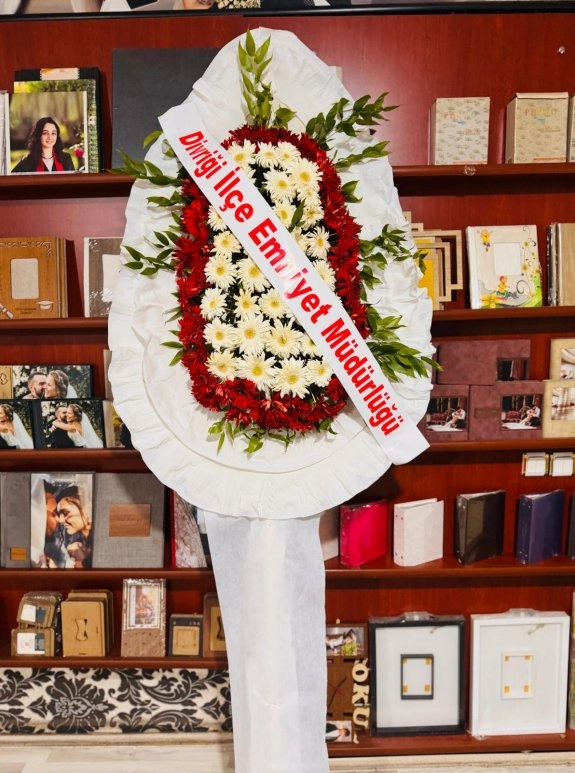 Kırmızı Beyaz Gerbera Çelenk